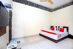 OYO 39957 Royal Classic, Mohali