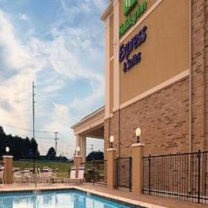 Holiday Inn Express Hotel & Suites Clarksville