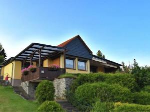 Cozy Holiday Home in Guntersberge with Lake View, Guntersberge