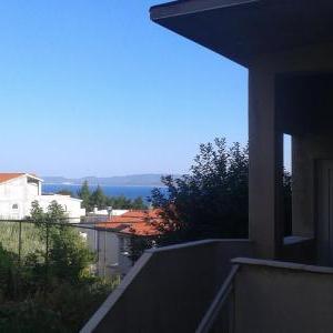 Apartments with a parking space Stanici Omis - 14046