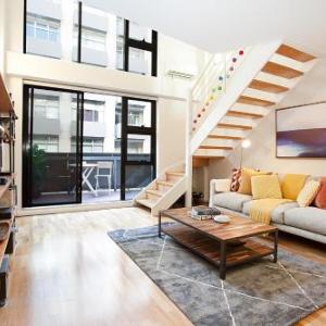 Stylish Loft Steps From City In Best Neighbourhood