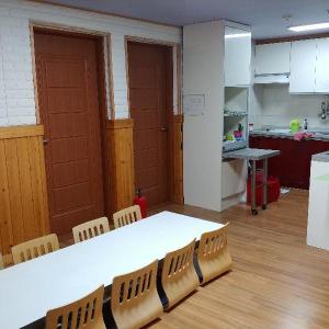FOUR SEASON GUEST HOUSE
