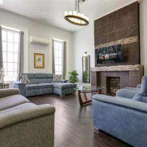 Luxury 4BR condo in Downtown