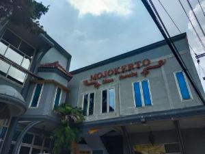 OYO 1239 Mojokerto Classic Homestay, Trawas