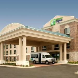 Hotels near Bob Suter's Capitol Ice Arena - Holiday Inn Express & Suites Verona