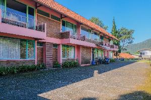 RedDoorz Syariah near Kopeng Treetop Adventure, Salatiga