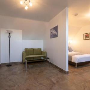 Hotels near Bilston Town Hall - ATZ&H Inn