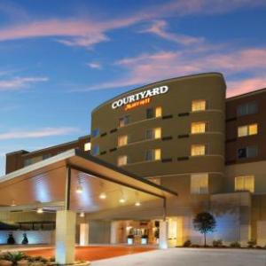 Tom Bass Regional Park Hotels - Courtyard by Marriott Houston Pearland