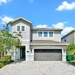 Breathtaking Home with theater Room near Disney World   7703G