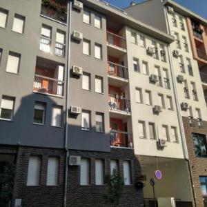 Modern Naive Downtown with free private garage-Fast WI-FI