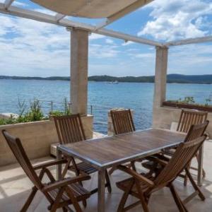 Beachfront 4-bedroom villa Sea Wave in Orebic Croatia