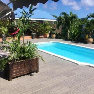 Appartement charmant à Saint François avec piscine partagée