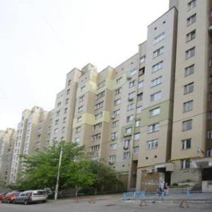 Apartment on Obolonskyi Avenue 28