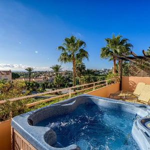 Penthouse with Jacuzzi by Costarentals - Ref 244