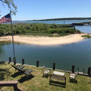 Lagoon Lodge: North ForkCharming 3Br Waterfront