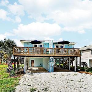 New Listing! Remodeled Beach Retreat With 2 Units Duplex