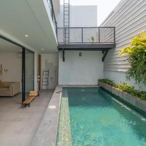 Villa Athalla - Elegant 3BR Near Berawa Beach!