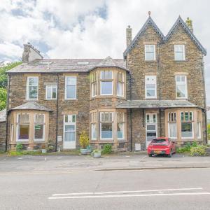 Enjoy relaxing family breaks in this central Ambleside apartment with parking