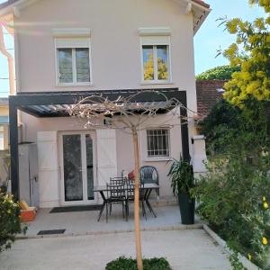 Villa rénovée 4 pièces proche plage et commerces jardin et parking animaux acceptés - FR-1-776-8