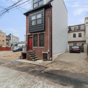 Urban Oasis w/ Roof Deck + 3 Showers + Boho Vibes!