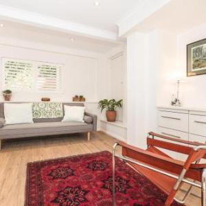 Vibrant Oversized Studio in Leafy Balgowlah