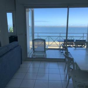 Appartement T3 en bord de mer avec balcon WIFI et parking sécurisé - FR-1-374-23