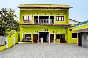 RedDoorz Syariah near UISU Medan, Medan