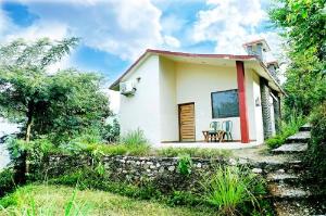 LaHermitage Resort, Lansdowne
