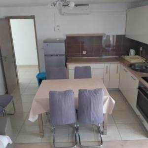 Apartman sa 3 spavaće sobe