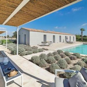 Gilestra I Villa Sleeps 6 Pool Air Con WiFi