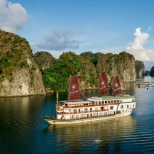 Heritage Line Ylang Cruise - Halong Bay & Lan Ha Bay