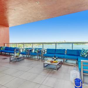 Worth Traveling Hot tub & Unique Rooftop pool