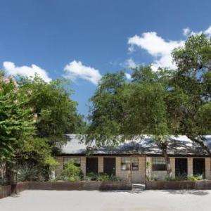 Wimberley Inn & bar