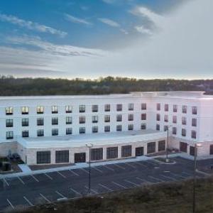 Hotels near Worlds of Fun - Holiday Inn - Kansas City - Northeast by IHG