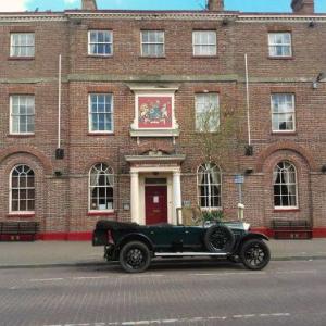 The Londesborough Arms bar with en-suite rooms