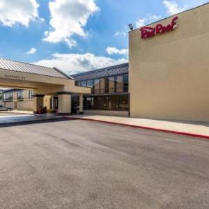 Red Roof PLUS & Suites Houston - IAH Airport SW