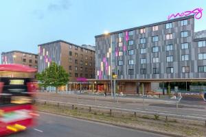 Moxy London Heathrow Airport, Hounslow