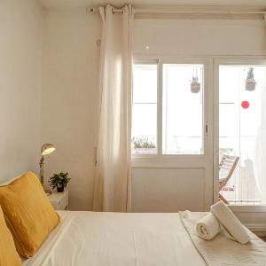 Espalter White by Hello Homes Sitges