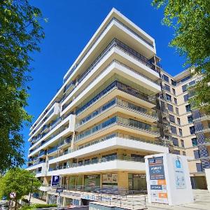 Rocha Prime Center Garage Flat