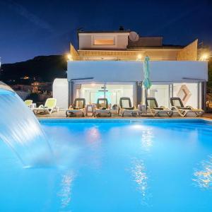 Family friendly house with a swimming pool Kastel Stari Kastela - 22138