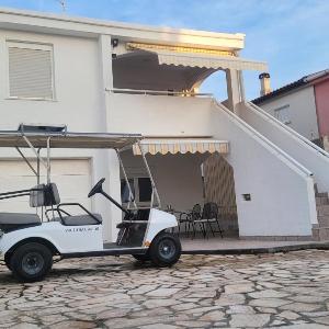 Apartments with parking space Vir - 22347