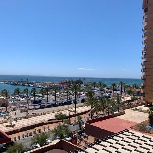 Sunny studio apartment marina view