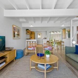 2-Bed Coastal Haven with Pool by Sunshine Beach