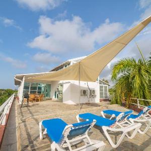 3BR Luxury Penthouse 300m From Beach