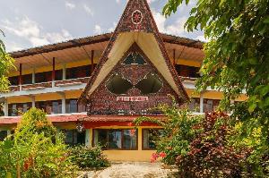 RedDoorz @ Tuktuk Danau Toba, Samosir Island