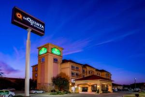 La Quinta by Wyndham DFW Airport West - Bedford, Bedford
