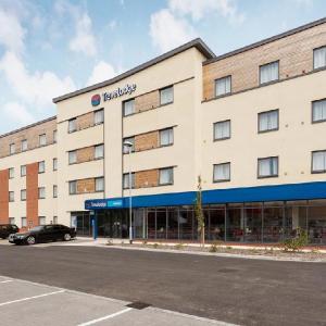 Hotels near Madejski Stadium Reading - Travelodge Winnersh Triangle