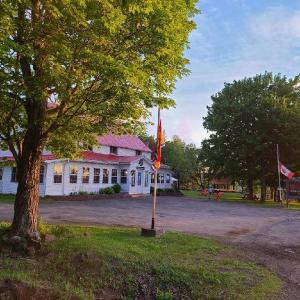 Crabbe Mountain Inn