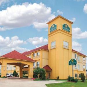 Hotels near Hard Rock Live Catoosa - La Quinta Inn & Suites by Wyndham Tulsa Airport