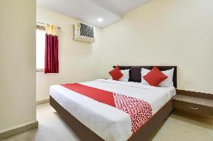 Vaccinated Staff- OYO 45331 Hotel Sant Kripa, Nanded